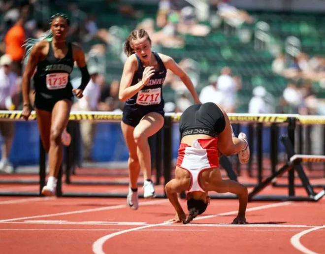 以色列田径选手冲刺终点夺冠