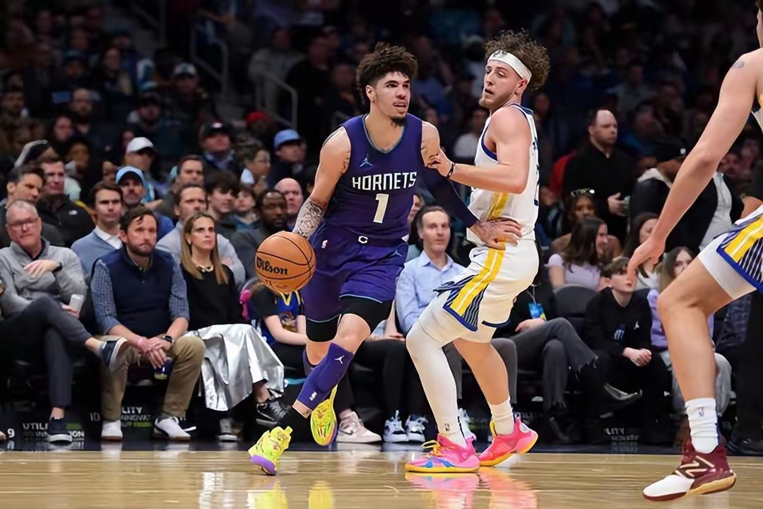 关于黄蜂击败步行者，罗齐尔关键三分绝杀！的信息