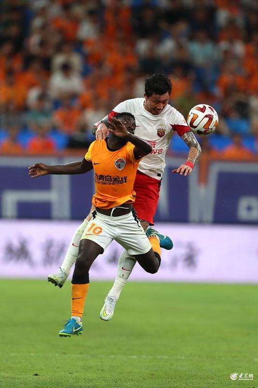 乐鱼在线娱乐-上海上港主场力克大连一方，取得三分的简单介绍