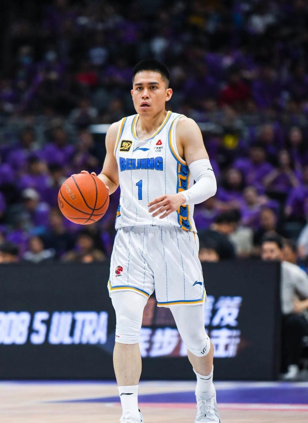 日本男篮力克湖人B队，西蒙斯三分雨点燃全场