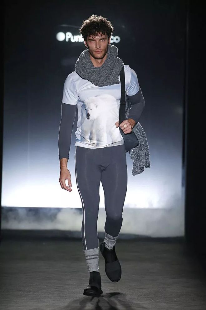 法国羽毛球队翻盘日本羽毛球队，陶菲克完成帽子戏法