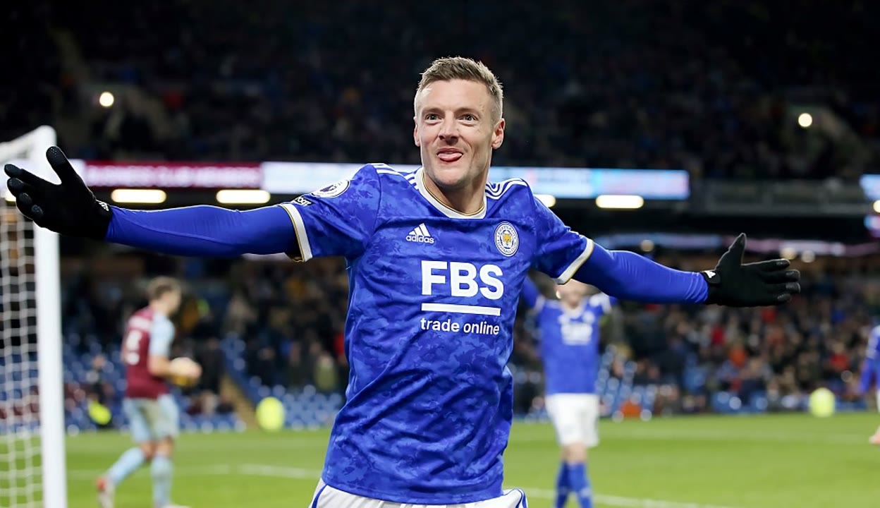 乐鱼官网-阿森纳苦战伯恩利，瓦尔迪传射救主