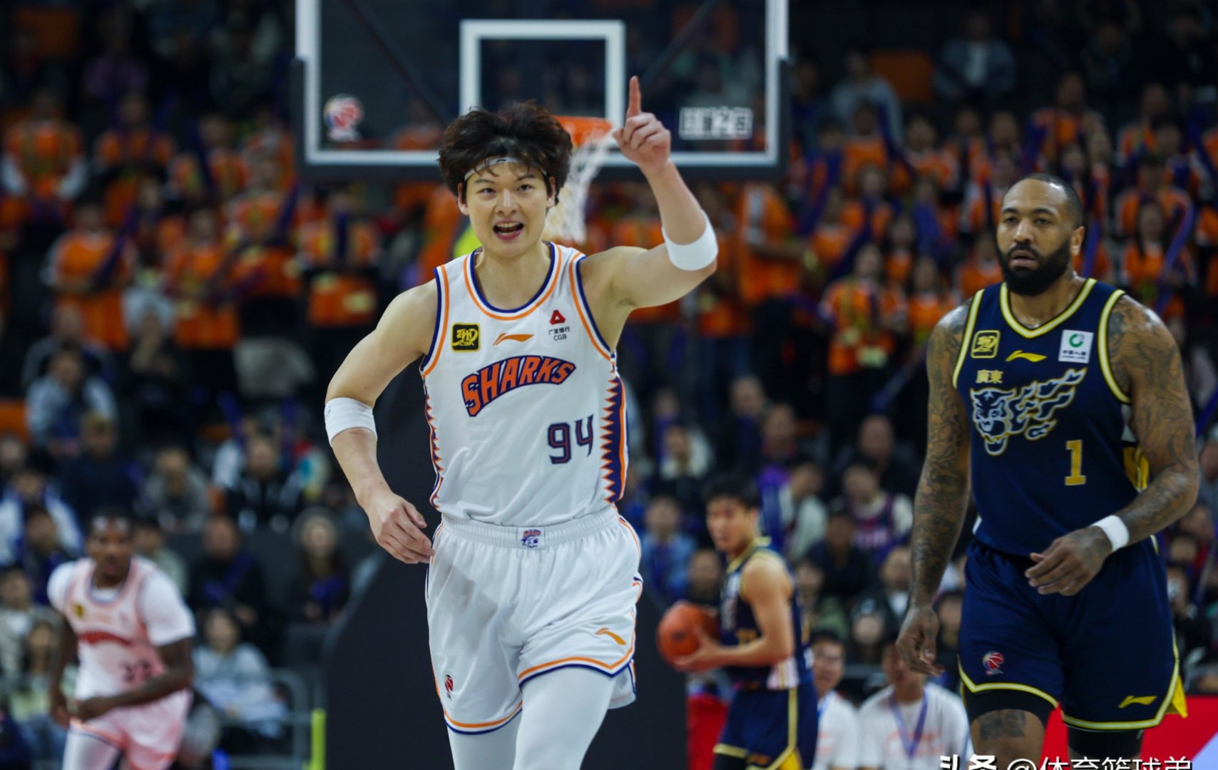 掘金险胜江苏队，王哲林高光表现