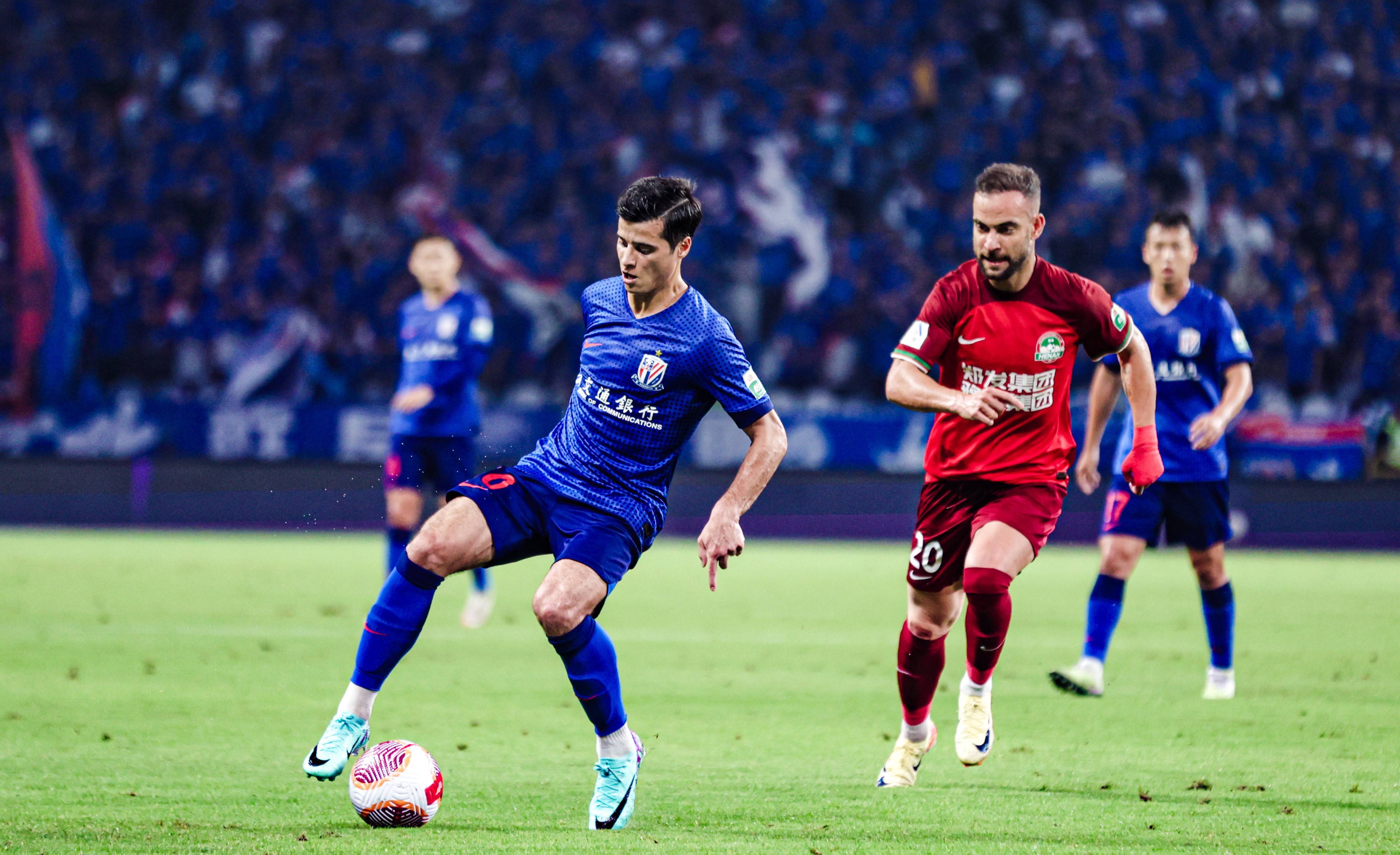 关于上海申花战胜实力劲旅，稳固领先的信息