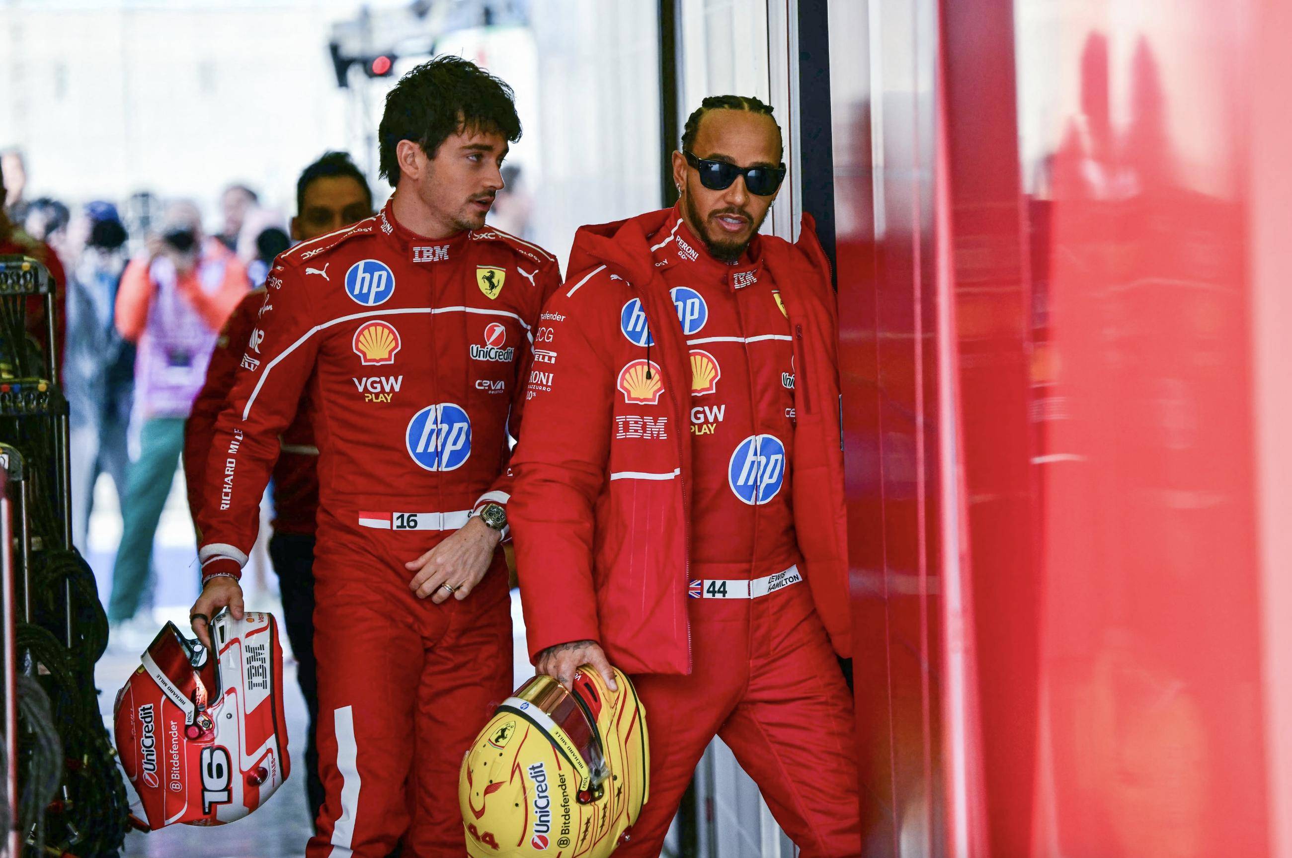 包含雷诺车队力克迈凯伦，汉密尔顿点燃赛场的词条